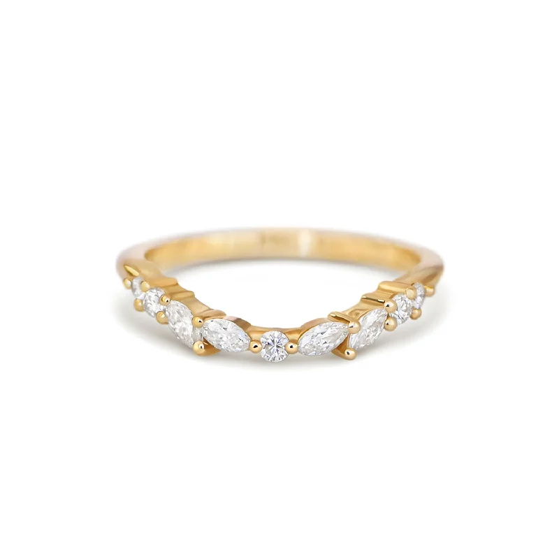 Sharp edge ring-Marquise & Round Contour Band