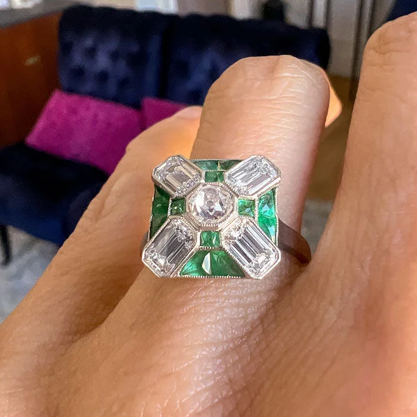 Glossy gem ring-Vintage Diamond & Emerald Ring