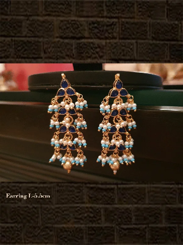 Glossy gem earrings-Blue stone leaf design earring with ferozi bead detailing